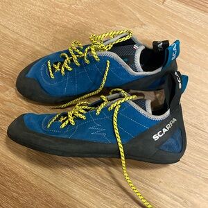 Scarpa climbing shoes size 42.5 (9.5)